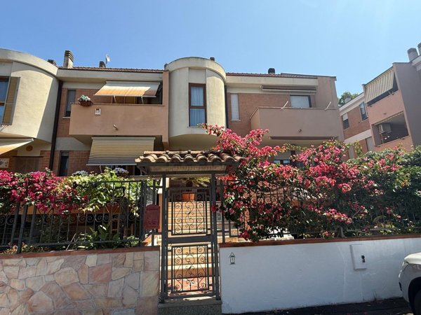 casa indipendente in vendita a Civitavecchia in zona Aurelia