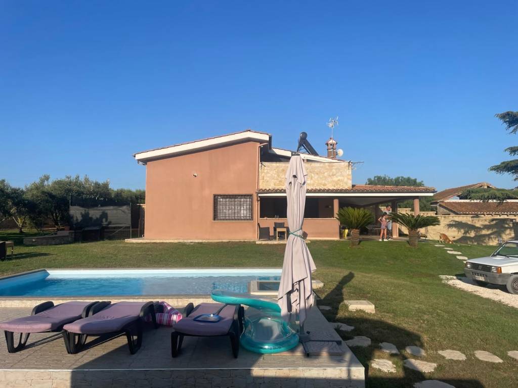 casa indipendente in vendita a Civitavecchia in zona Aurelia