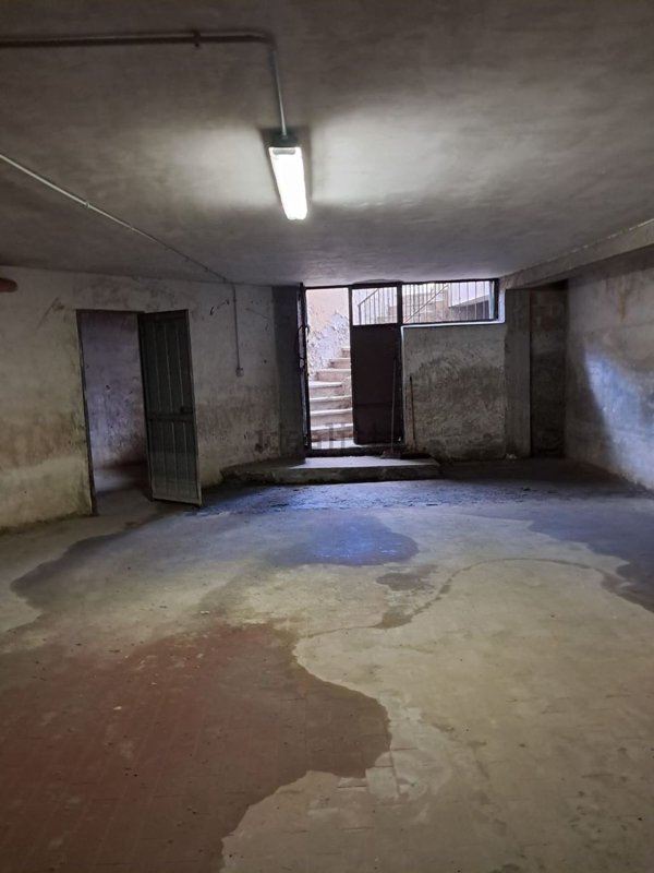 locale di sgombero in vendita a Civitavecchia