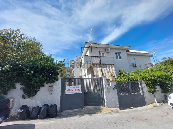 pentavano in vendita a Civitavecchia