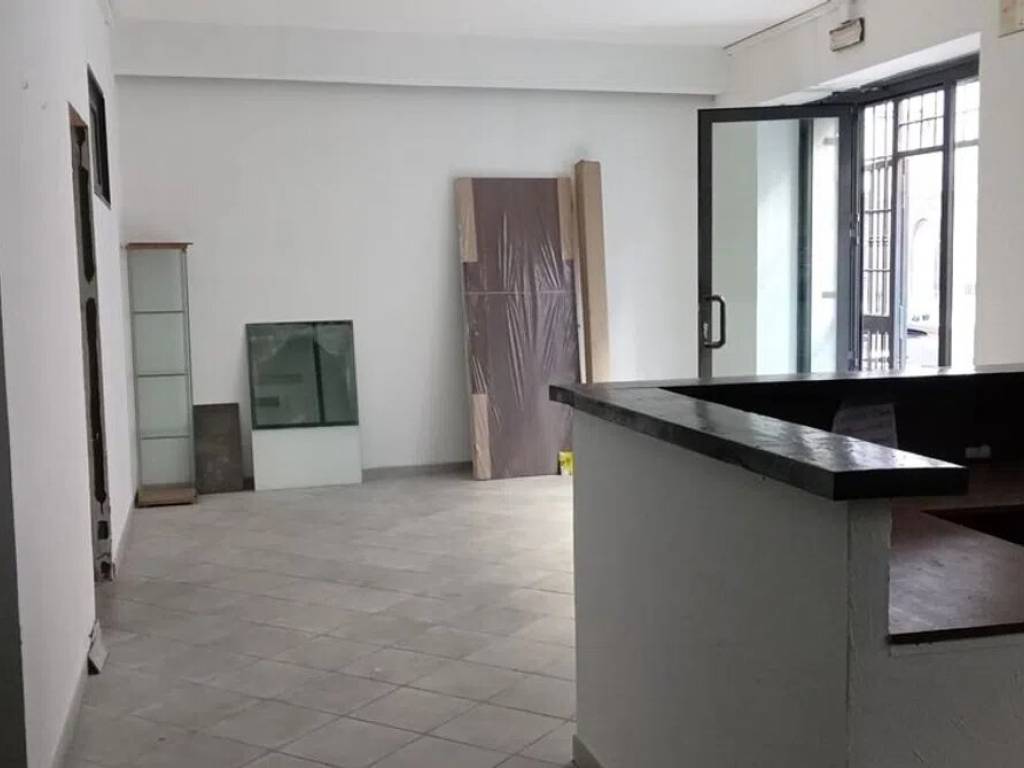 negozio in vendita a Civitavecchia