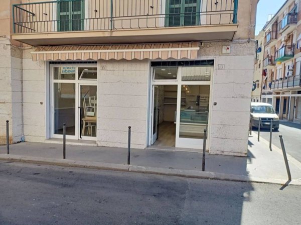 negozio in vendita a Civitavecchia