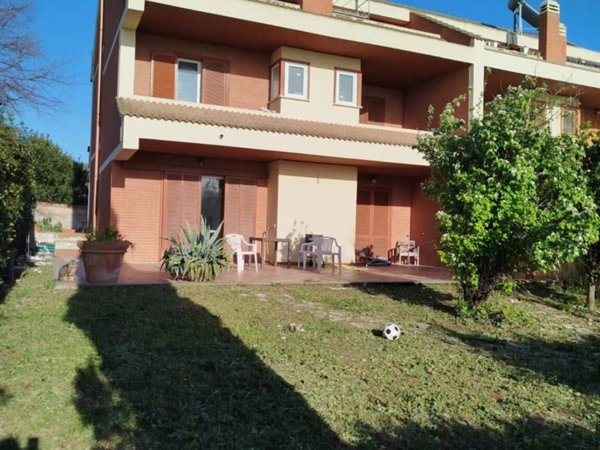 casa indipendente in vendita a Civitavecchia