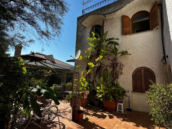 casa indipendente in vendita a Civitavecchia