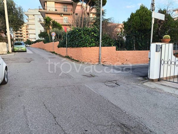 locale di sgombero in vendita a Civitavecchia