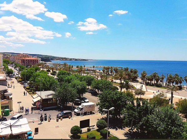 negozio in vendita a Civitavecchia