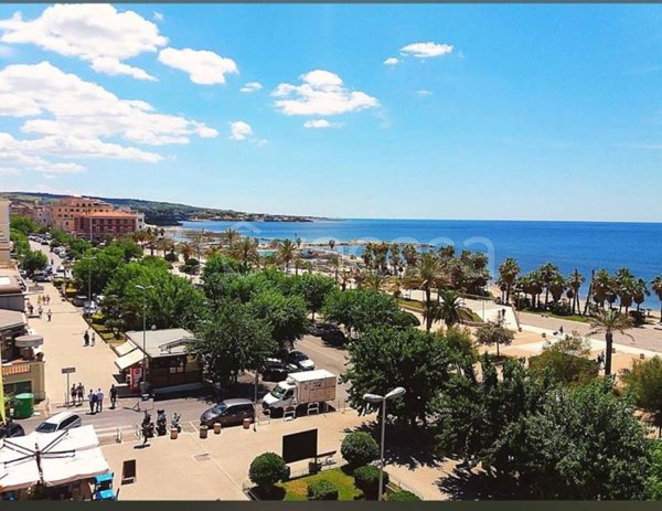 negozio in vendita a Civitavecchia