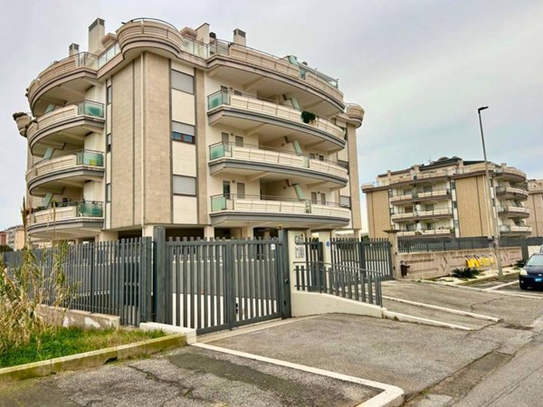 locale commerciale in vendita a Civitavecchia