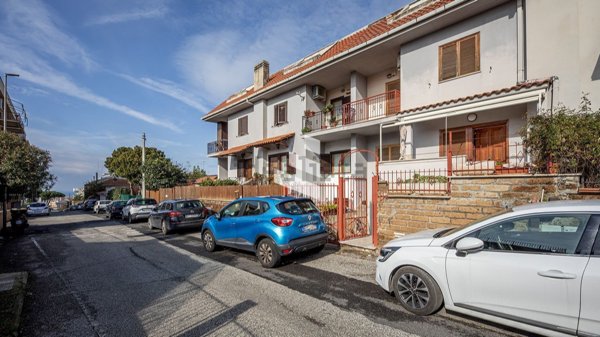 casa indipendente in vendita a Civitavecchia