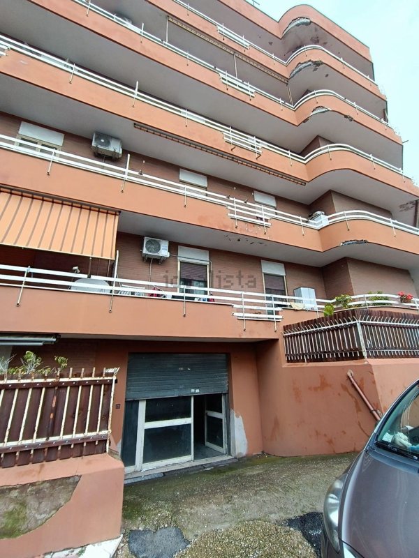 locale commerciale in vendita a Civitavecchia