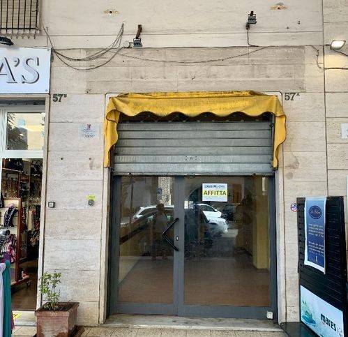 negozio in vendita a Civitavecchia