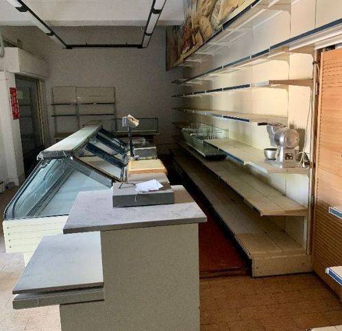 negozio in vendita a Civitavecchia in zona Aurelia