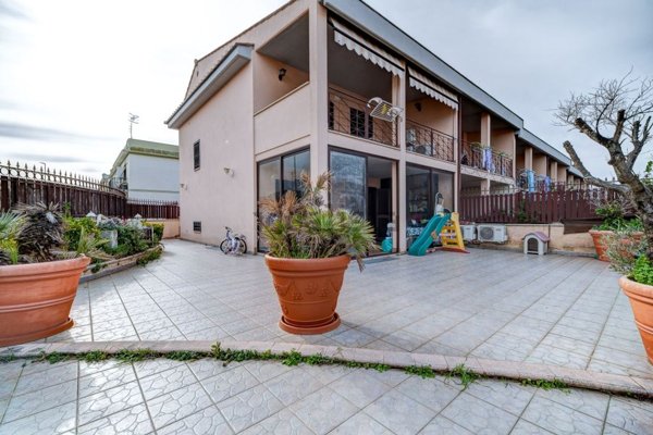 casa indipendente in vendita a Civitavecchia