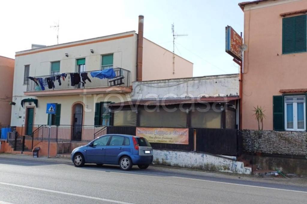 negozio in vendita a Civitavecchia in zona Aurelia