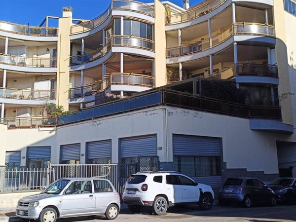 negozio in vendita a Civitavecchia