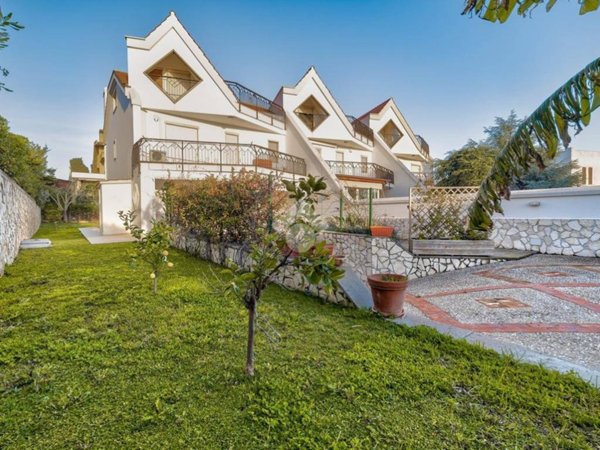 casa indipendente in vendita a Civitavecchia