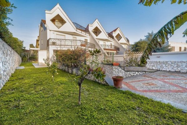 casa indipendente in vendita a Civitavecchia