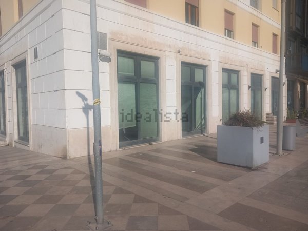 locale commerciale in vendita a Civitavecchia