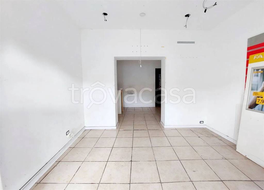 negozio in vendita a Civitavecchia