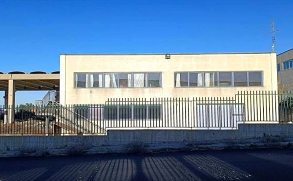 locale di sgombero in vendita a Civitavecchia