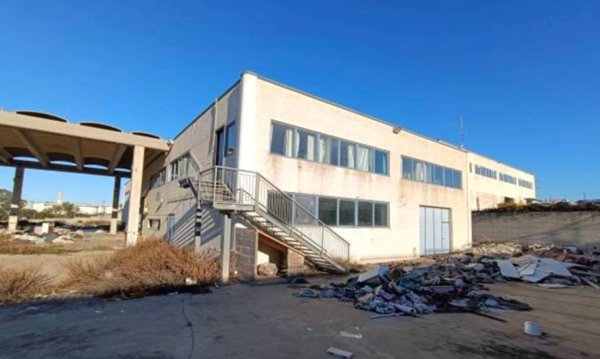 locale di sgombero in vendita a Civitavecchia