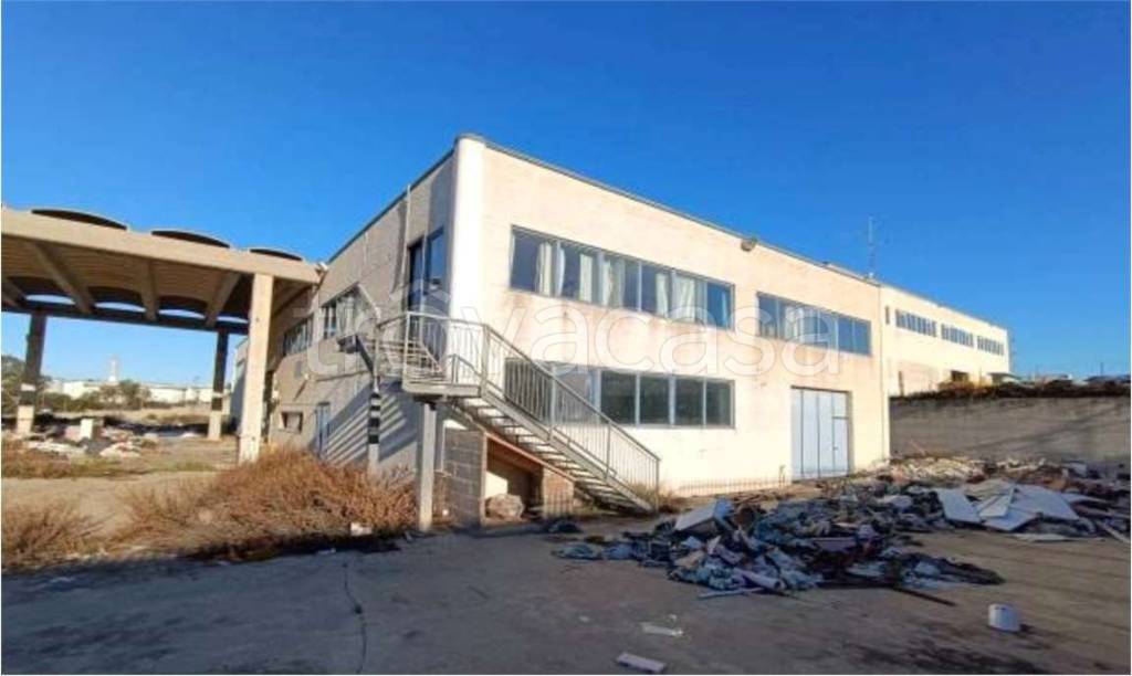locale di sgombero in vendita a Civitavecchia