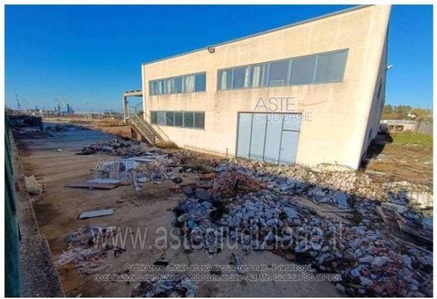 negozio in vendita a Civitavecchia