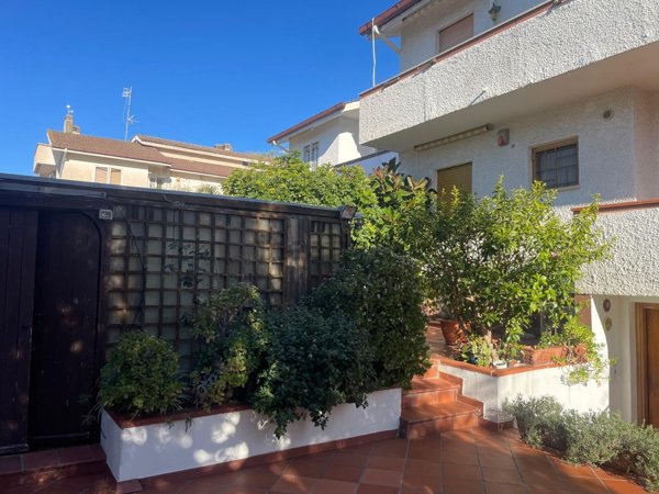 casa indipendente in vendita a Civitavecchia