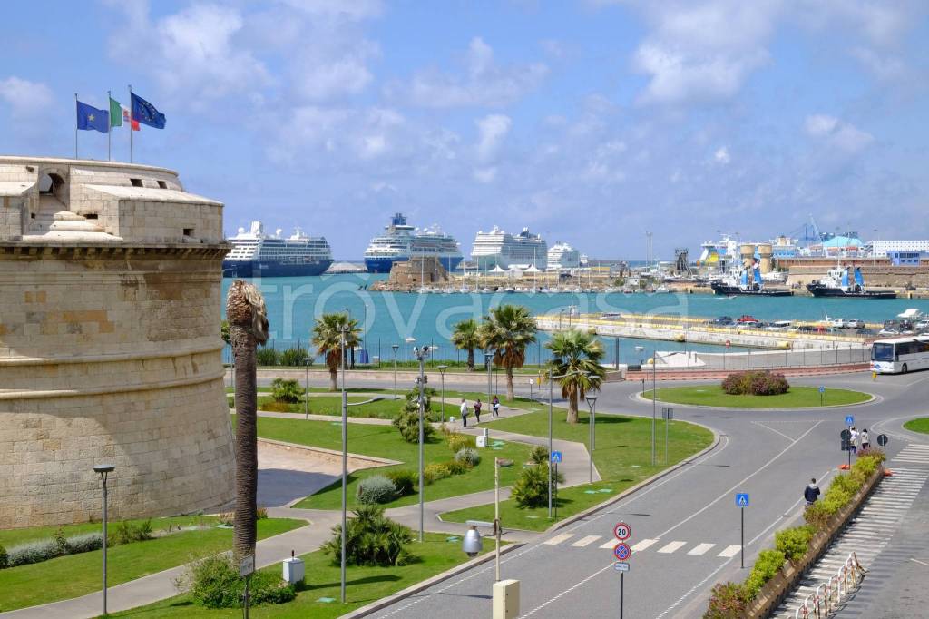 locale commerciale in vendita a Civitavecchia