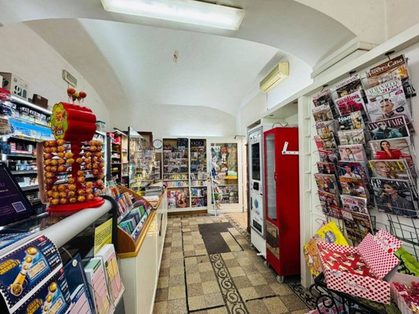 negozio in vendita a Civitavecchia