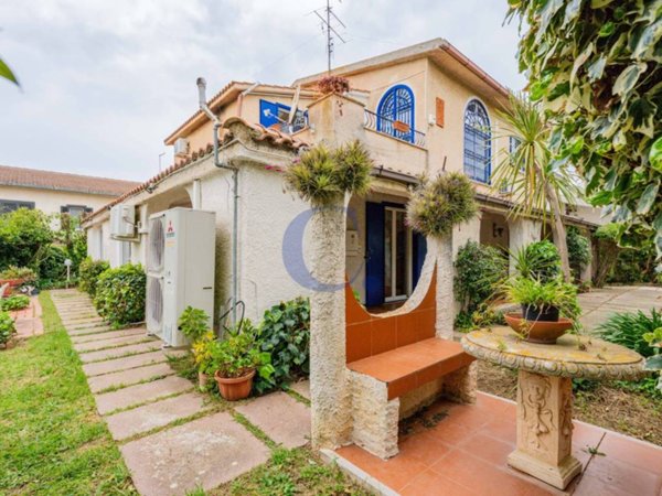 casa indipendente in vendita a Civitavecchia