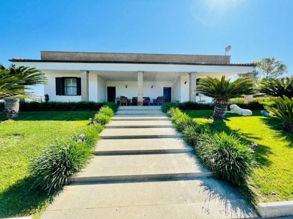 casa indipendente in vendita a Civitavecchia in zona Aurelia