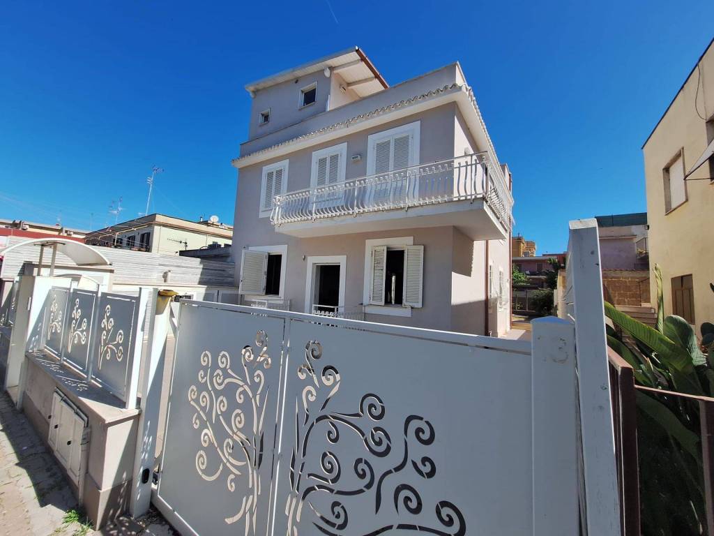 casa indipendente in vendita a Civitavecchia