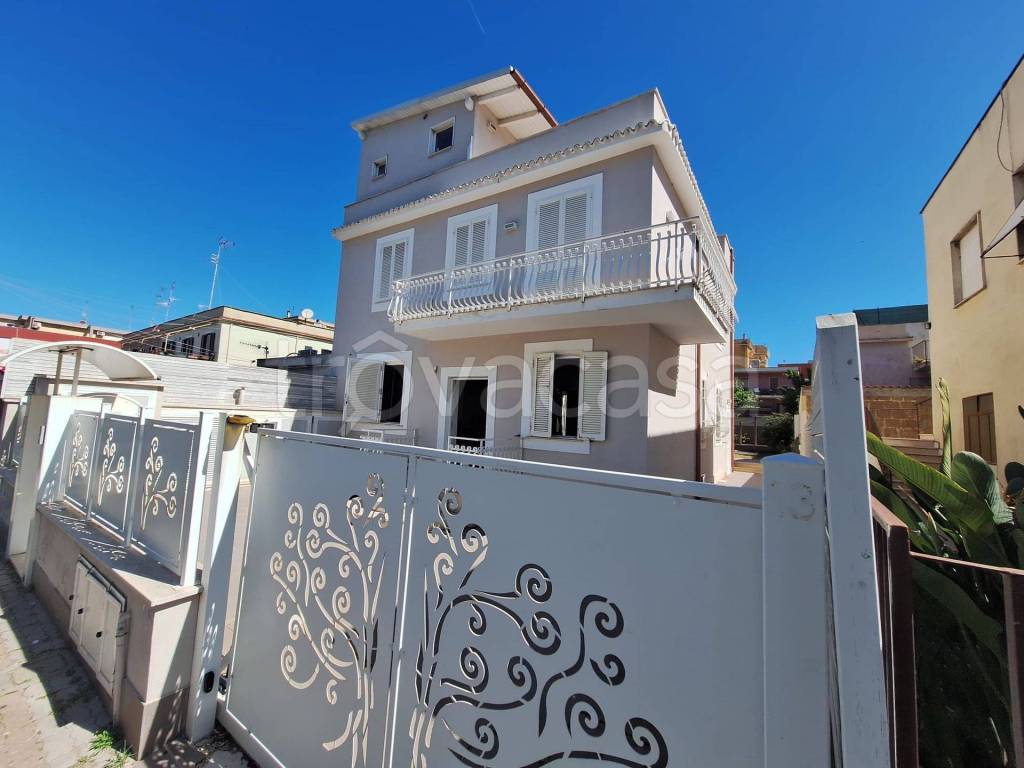 casa indipendente in vendita a Civitavecchia
