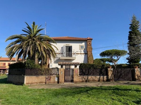 pentavano in vendita a Civitavecchia