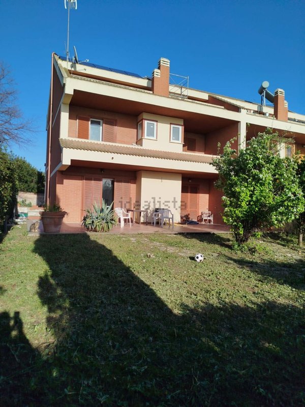 casa indipendente in vendita a Civitavecchia