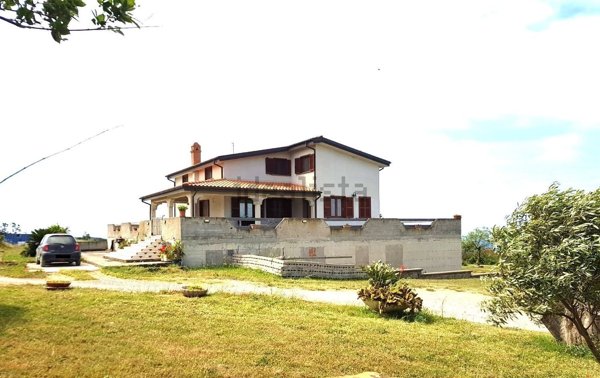 casa indipendente in vendita a Civitavecchia