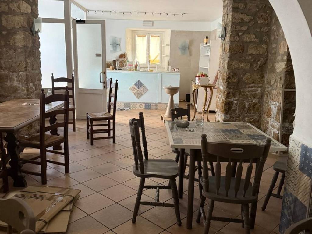 negozio in vendita a Civitavecchia