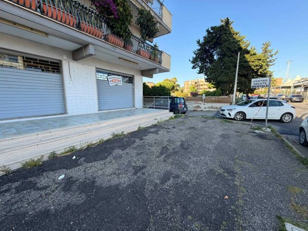 negozio in vendita a Civitavecchia