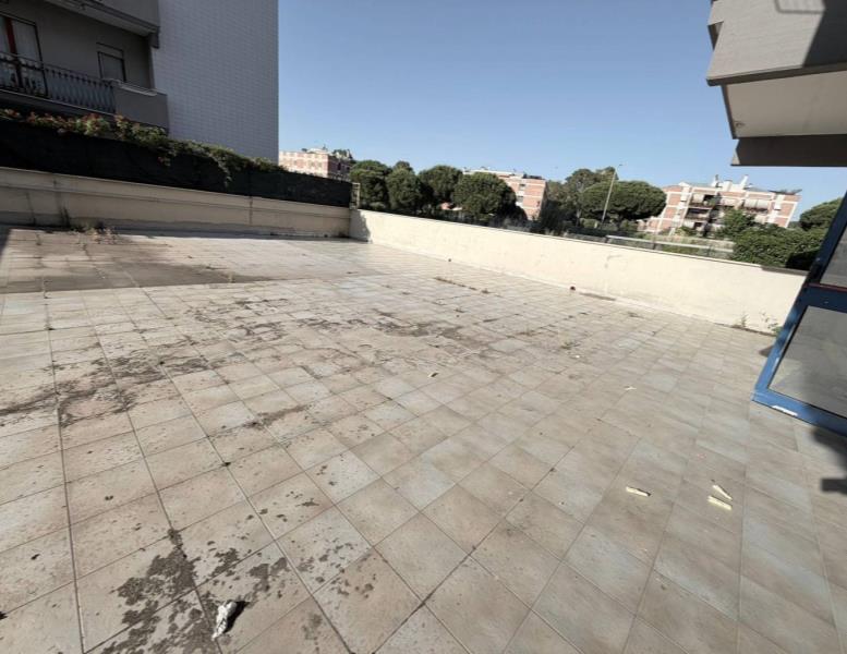 locale commerciale in vendita a Civitavecchia