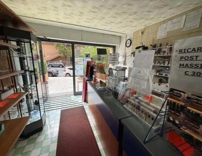negozio in vendita a Civitavecchia