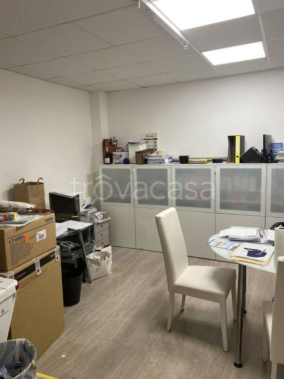 negozio in vendita a Civitavecchia
