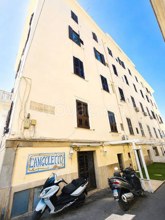 negozio in vendita a Civitavecchia