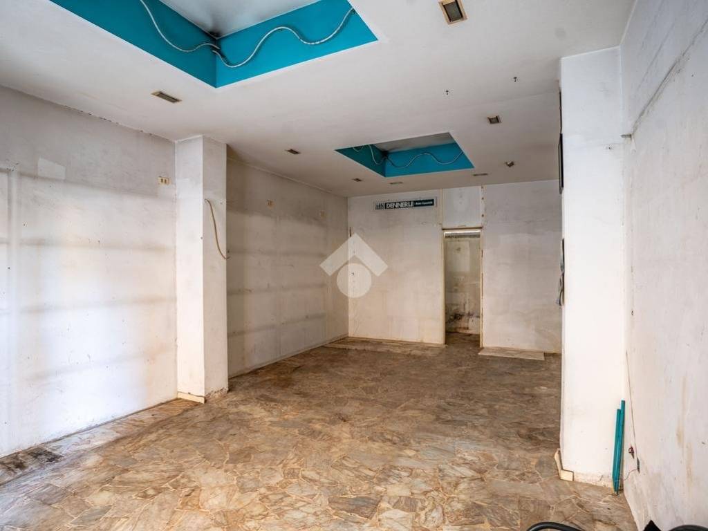 negozio in vendita a Civitavecchia