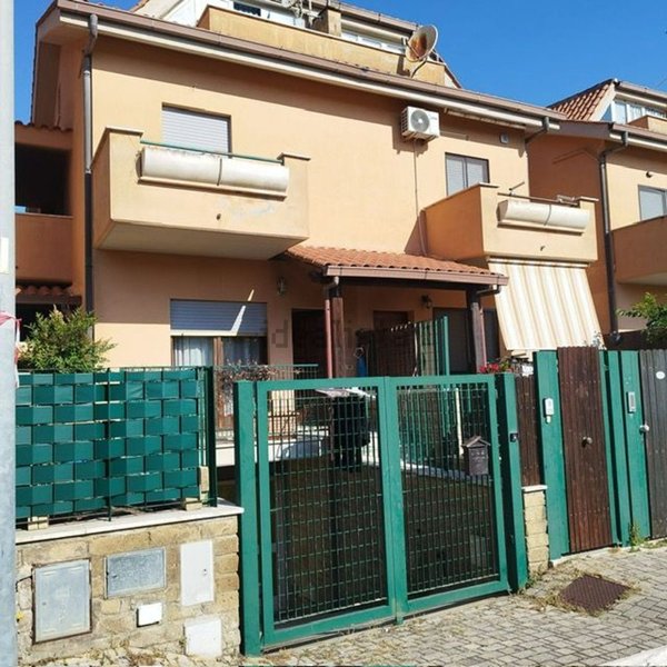 casa indipendente in vendita a Civitavecchia