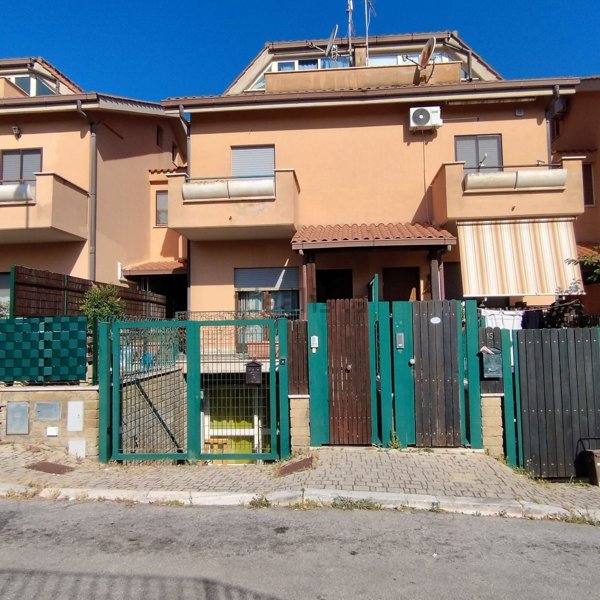 casa indipendente in vendita a Civitavecchia