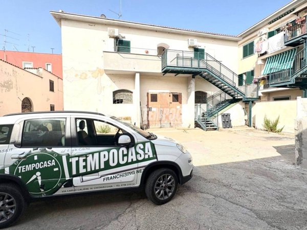 locale commerciale in vendita a Civitavecchia