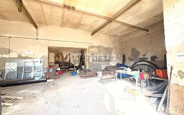 locale di sgombero in vendita a Civitavecchia