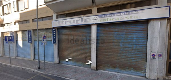 locale commerciale in vendita a Civitavecchia