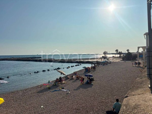 negozio in vendita a Civitavecchia